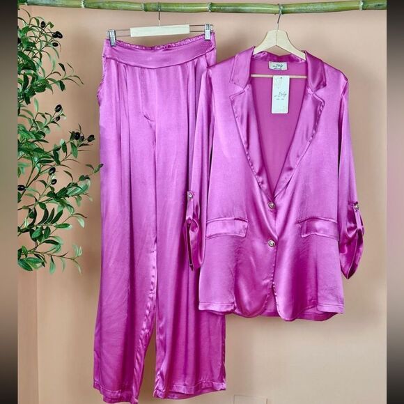 Italian Satin Blazer and Pants Set - Picture 4 of 16